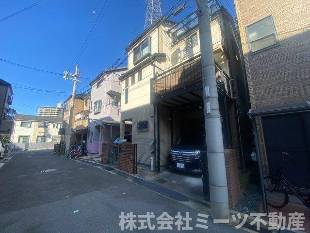 御厨南三丁目　中古戸建の前面道路含む現地写真