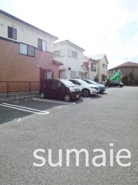 リビングタウン三橋の駐車場|駐車場