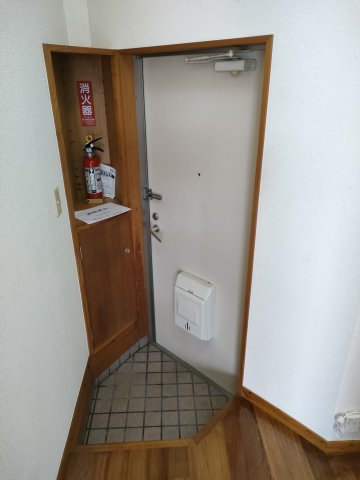 メゾン白河の玄関