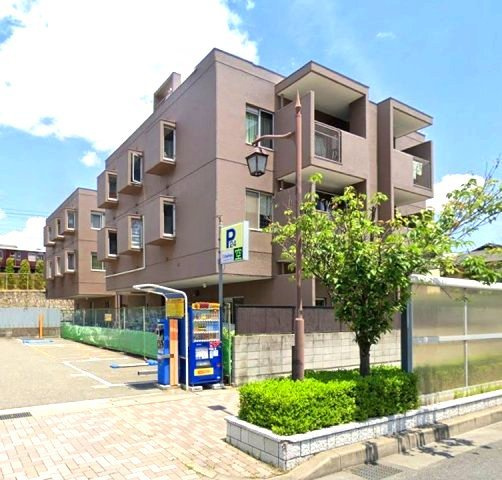 ベルコフレ夙川の外観|将来のお子様の通学も視野に入れると各方面アクセスがいい住居は日々の生活を助けてくれますね。
