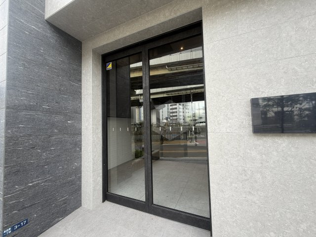 ワールドアイ大阪EastCityのエントランス