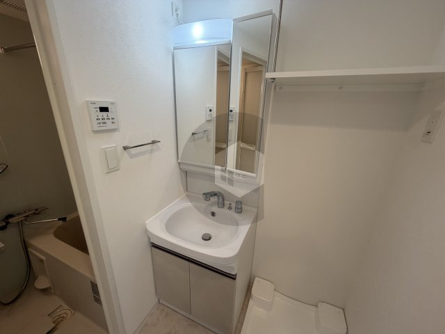 ワールドアイ大阪EastCityの独立洗面台