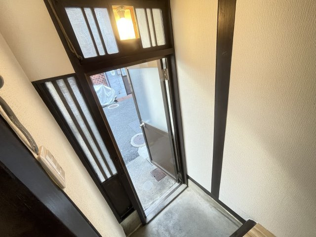 寝屋川市御幸東町のテラスの玄関