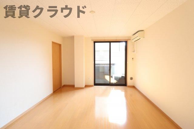 グリーンベルの居間・リビング|カウンターキッチンでテレビも見ながら料理も出来ます！
