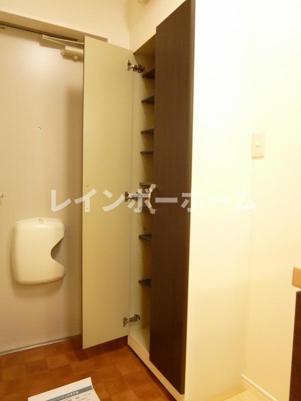 siro松戸の玄関|収納もある玄関です