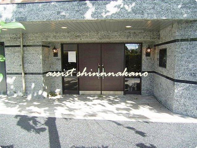 フェニックス方南町弐番館のエントランス