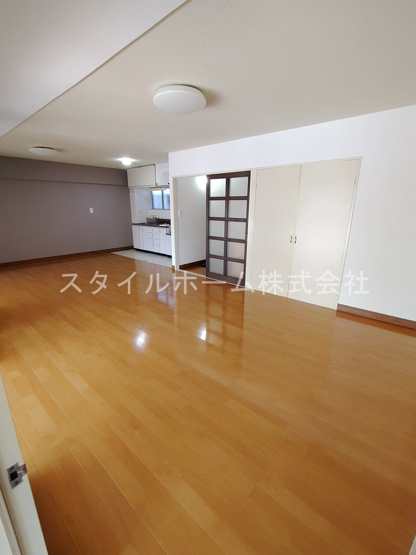 【居間・リビング】 | リゾートハイツ山本 | イメージ写真です。