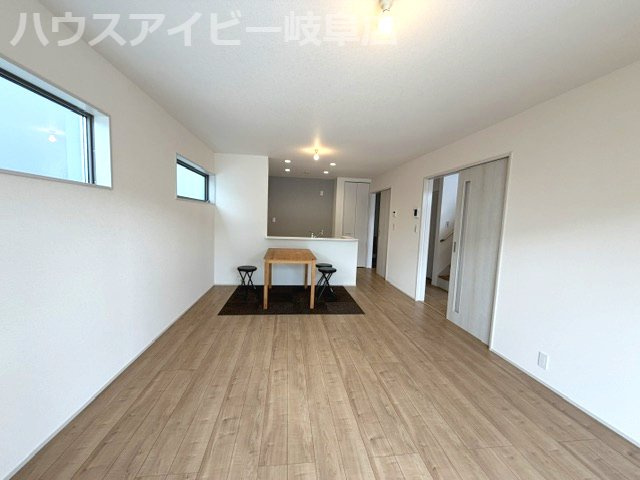 【居間・リビング】の画像