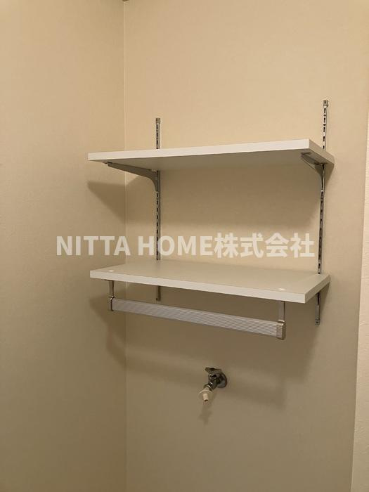 NITディアコートのその他|室内洗濯機置き場上に備付けの棚があります♪