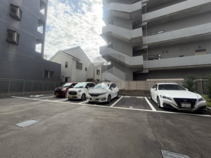 ワールドアイ大阪EastCityの駐車場