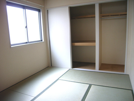 和泉市池上町１丁目のハイツの和室|来客時にも便利な和室付き