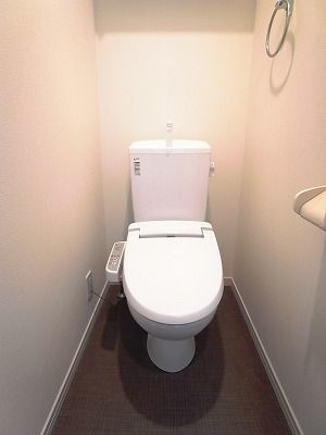 リブリ・みやびのトイレ|温水洗浄便座付きトイレです！未使用でピカピカ