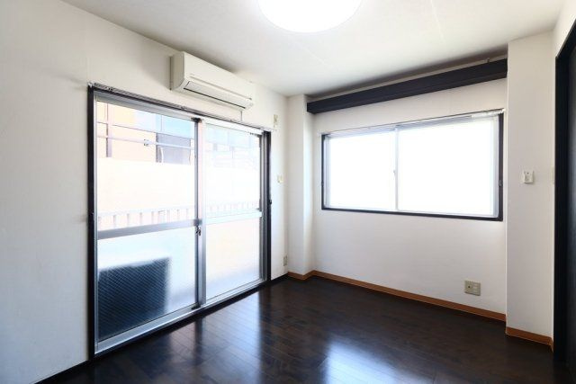 第一コーポ太田屋の洋室