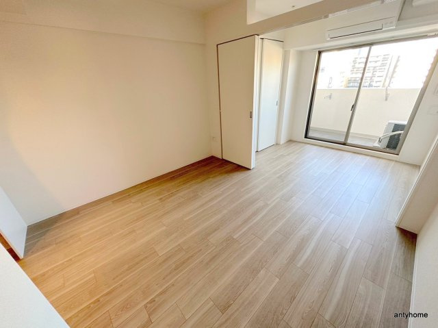 セレニテ本町東リアン　仲介手数料無料の居間・リビング