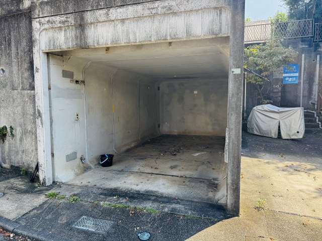 八王子市　小比企町　中古戸建ての駐車場|～車庫1台分の駐車スペース～