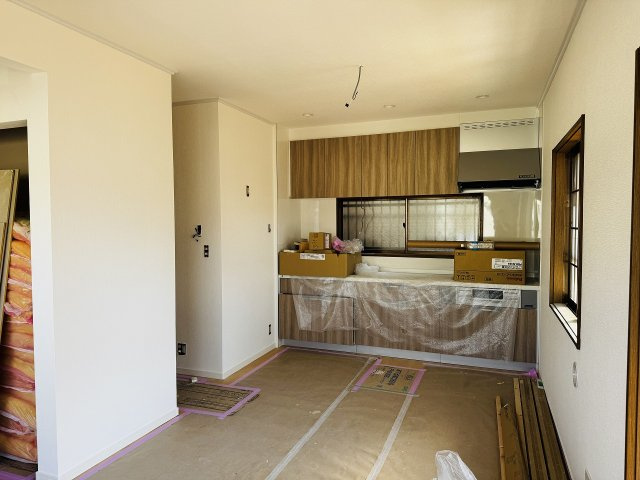 八王子市　小比企町　中古戸建ての居間・リビング|～現在リフォーム中、詳細はお気軽にお問合せ下さい～