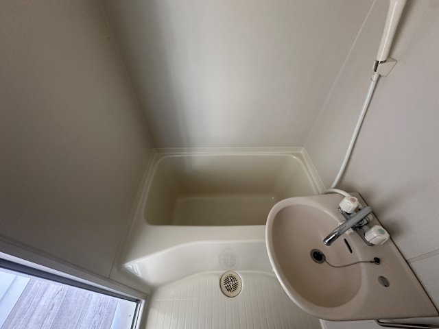 狛江市和泉本町１丁目のアパートの浴室