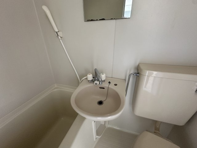 狛江市和泉本町１丁目のアパートの洗面所
