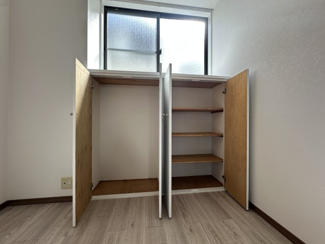 狛江市和泉本町１丁目のアパートの収納