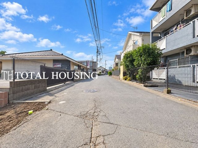 【前面道路含む現地写真】 | 東村山市久米川町3丁目　新築戸建　全2棟