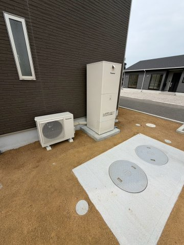 丸亀市土器町西第５　２号棟　４LDK新築２階建戸建　の発電・温水設備|オール電化仕様で、エコキュートを設置しています。本体価格には、エコキュートの費用も含まれています。