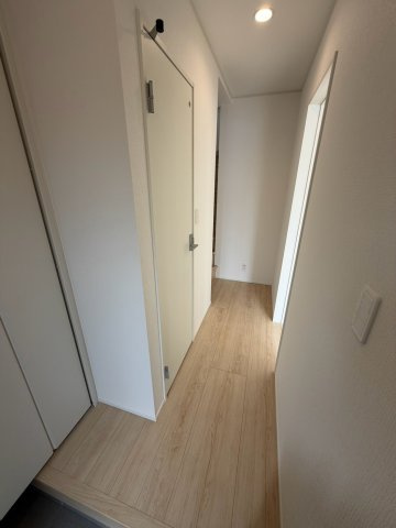丸亀市土器町西第５　２号棟　４LDK新築２階建戸建　の玄関