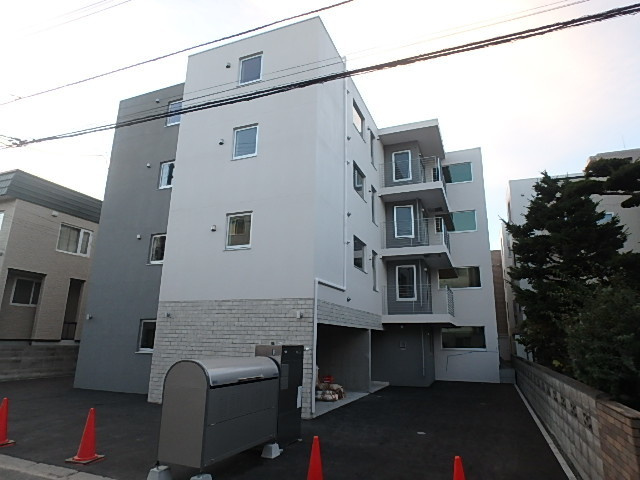 Ｗｈｉｔｅ Ｃｏｕｒｔ