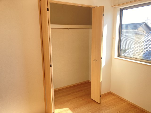 ハートフルタウン前橋市三俣町３丁目32番　A号棟の収納|【イメージ画像】2階洋室２収納です