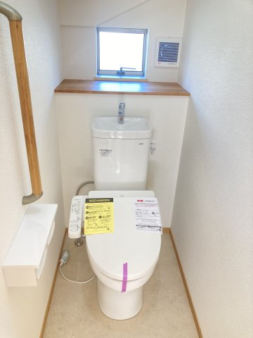 ハートフルタウン前橋市三俣町３丁目32番　A号棟のトイレ|【イメージ画像】1階トイレです。清潔感のある白を基調としています。
温水洗浄・便座暖房機能の付いた快適なトイレです☆
