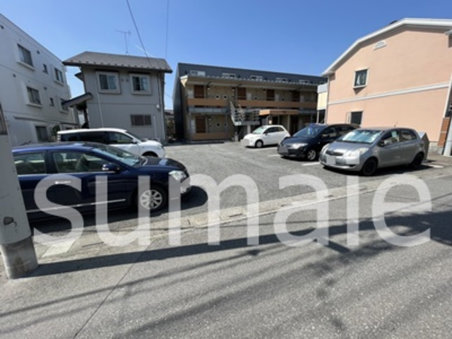 なつつばき上小の駐車場|敷地内駐車場