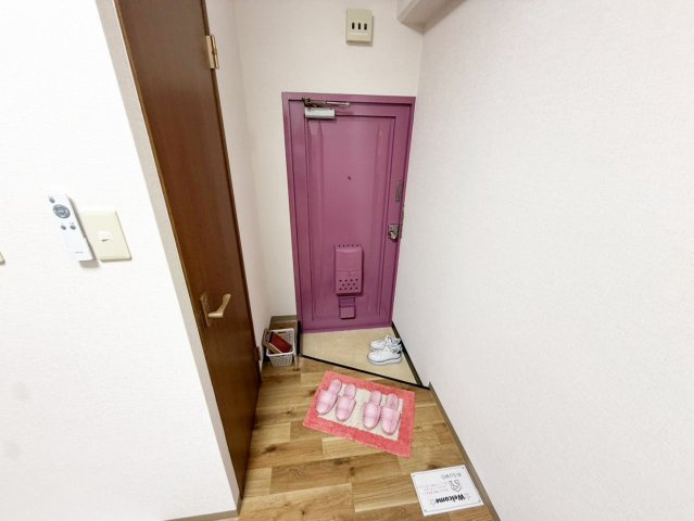 西浦ビルの玄関