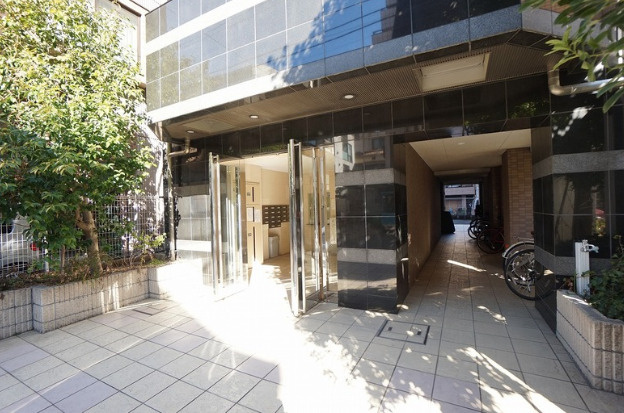 ロアール北新宿のエントランス