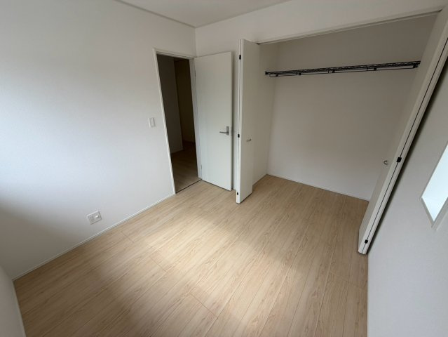 丸亀市土器町西第５　１号棟　４LDK新築平屋戸建　の洋室|各お部屋には、クローゼットが設置されています。
