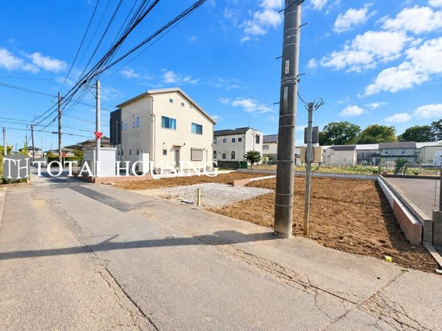 【前面道路含む現地写真】 | 東村山市久米川町3丁目　新築戸建　全2棟