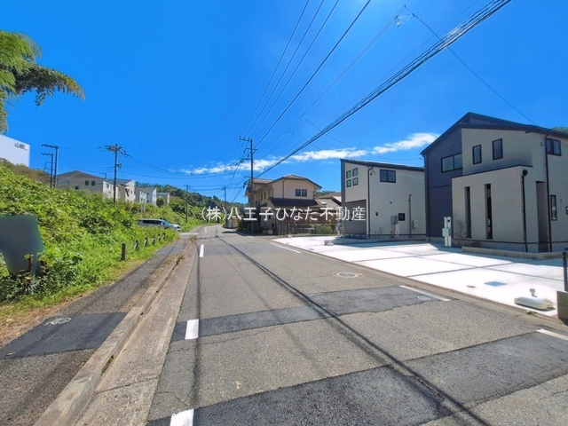 『八王子市新築戸建て』八王子市兵衛2-6-7【仲介手数料無料】の前面道路含む現地写真|～仲介手数料無料☆八王子ひなた不動産～八王子市兵衛　新築戸建て