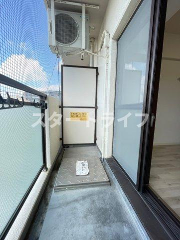 大阪市淀川区西三国１丁目の賃貸マンションのバルコニー