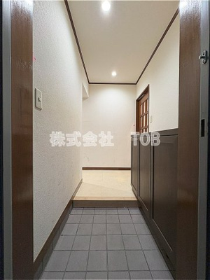 【玄関】 | レイフラット祖師谷 | ※クリーニング完了前※※別号室参考写真※