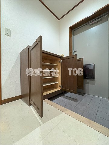 【収納】 | レイフラット祖師谷 | シューズBOX※クリーニング完了前※※別号室参考写真※