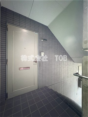 【その他】 | レイフラット祖師谷 | 204号室　玄関ドア※クリーニング完了前※※別号室参考写真※