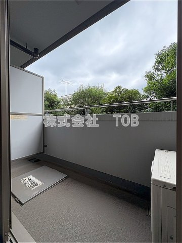 【バルコニー】 | レイフラット祖師谷 | 洋室6帖　バルコニー※クリーニング完了前※※別号室参考写真※
