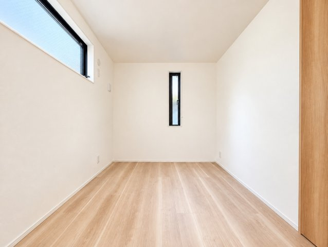 中区英町新築戸建の洋室|収納と居住空間のバランスが良く、日常生活を快適にサポートします。