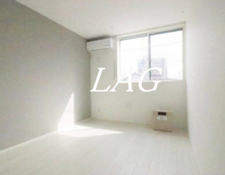 【居間・リビング】 | Ｌ．Ｅ．Ｈｉｌｌｓ | 洋室のお部屋です。