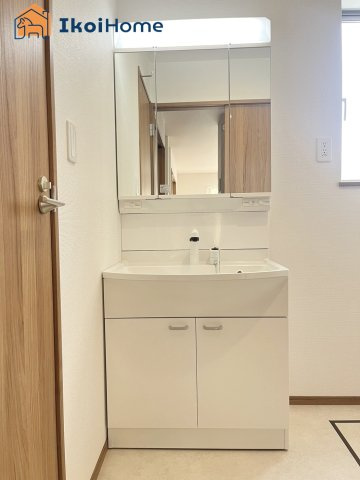 神戸市西区宮下2丁目　中古戸建の洗面所|●年中無休：当日予約可●畳２枚分の一般的な洗面室。追加で収納棚等を付けると大変便利です。