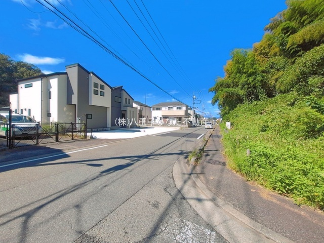 『八王子市新築戸建て』八王子市兵衛2-6-7【仲介手数料無料】の前面道路含む現地写真|～仲介手数料無料☆八王子ひなた不動産～八王子市兵衛　新築戸建て