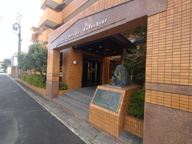 ライオンズテラス徳重南館のエントランス