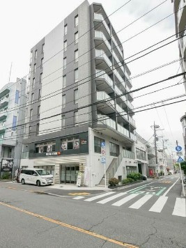【外観】 | アジュールテラス中野新橋 | 鉄筋コンクリート造のがっちりとした建物。