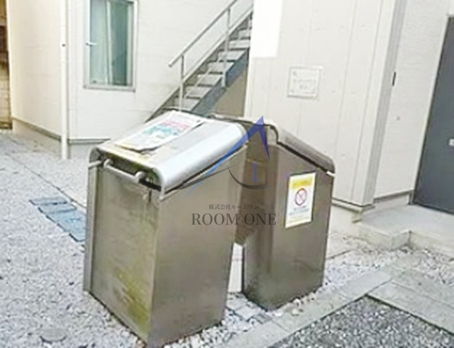 グランドーレ駒込のその他共用部分|敷地内ごみ置き場です。