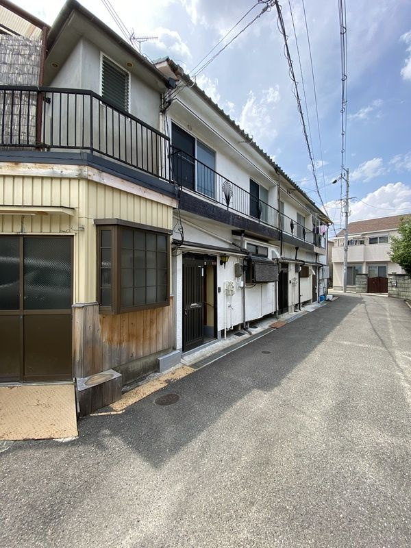 東香里新町テラスハウス端家の外観