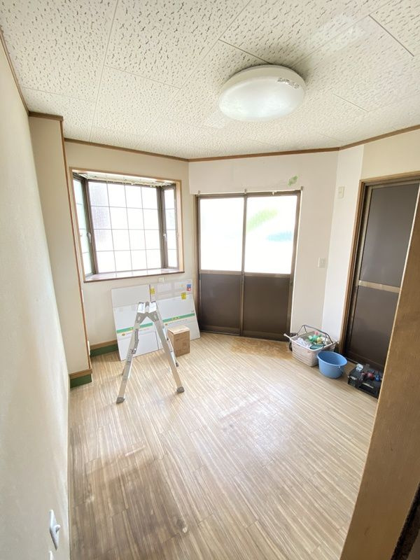 東香里新町テラスハウス端家の居間・リビング