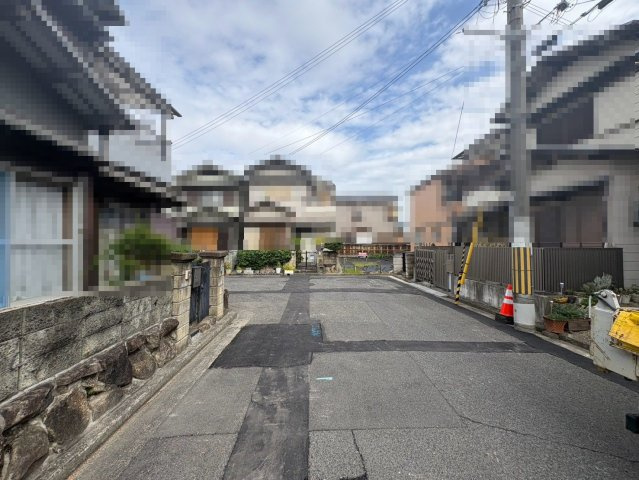 小阪　売土地の前面道路含む現地写真|南海泉北線「深井」駅までバス３分！バス停まで徒歩６分♪毎日の通勤や通学に便利ですよ！